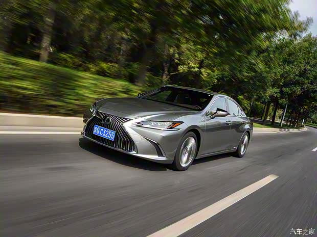 雷克薩斯 雷克薩斯ES 2018款 300h 行政版