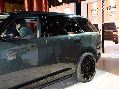 2023款 3.0 L6 400PS 典范加长版 2023款 3.0 L6 400PS 典范加长版