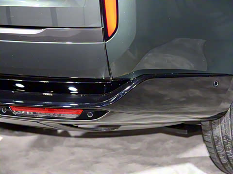 2023款 3.0 L6 400PS 典范加长版 2023款 3.0 L6 400PS 典范加长版