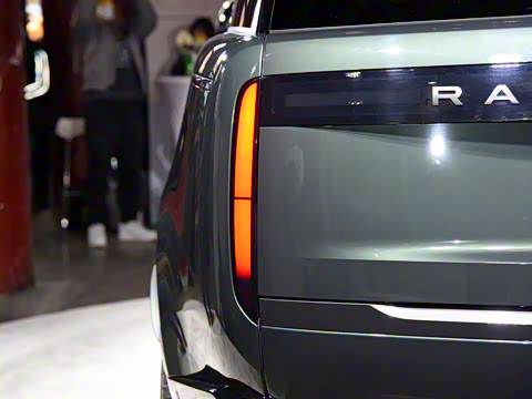 2023款 3.0 L6 400PS 典范加长版 2023款 3.0 L6 400PS 典范加长版