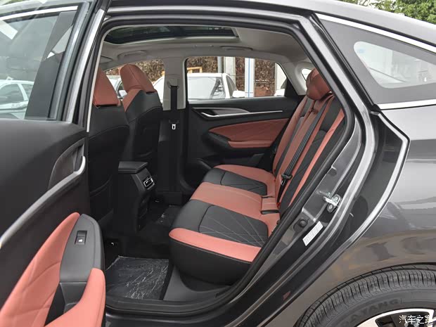 长安汽车 逸动 2022款 PLUS 蓝鲸NE 1.4T GDI DCT高配版