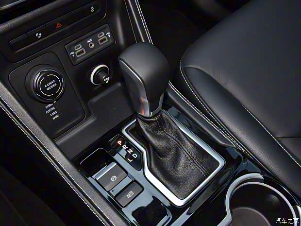 廣汽菲克Jeep 指揮官PHEV 2020款 2.0T 混動進(jìn)享版 廣汽菲克Jeep 指揮官PHEV 2020款 2.0T 混動進(jìn)享版