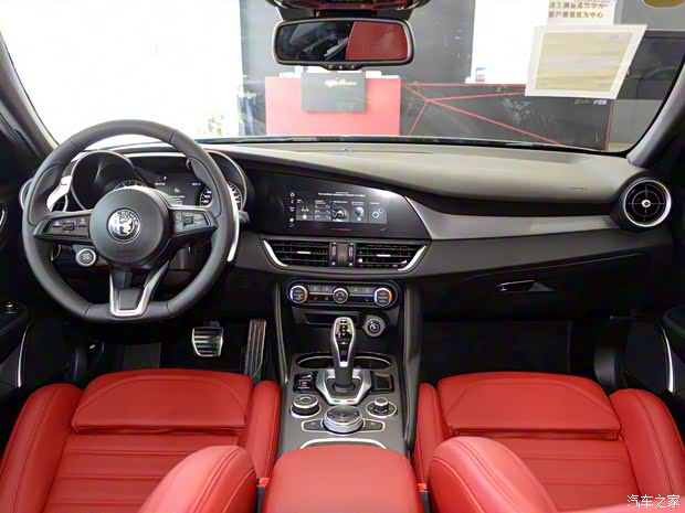 阿尔法·罗密欧 Giulia朱丽叶 2022款 2.0T 280HP Veloce 赛道版