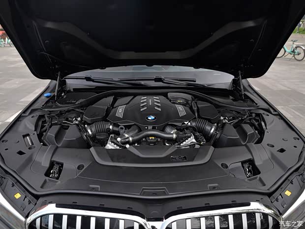 寶馬(進(jìn)口) 寶馬7系 2019款 改款 750Li xDrive V8 M運(yùn)動(dòng)套裝