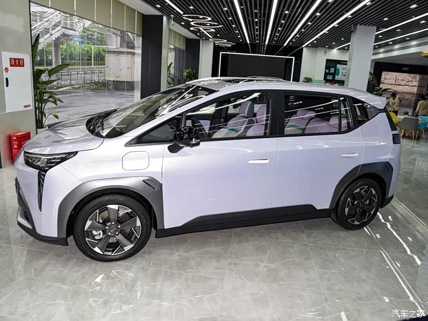 广汽埃安 AION Y 2022款 70 智领版 磷酸铁锂 广汽埃安 AION Y 2022款 70 智领版 磷酸铁锂