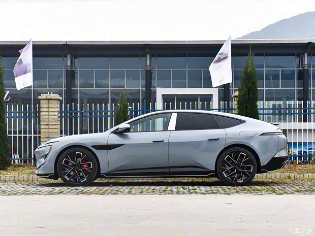 阿維塔科技 阿維塔12 2023款 650 三激光四驅(qū)性能版