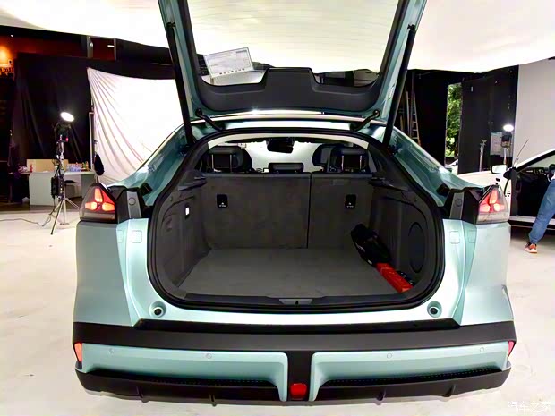 长安深蓝 长安深蓝SL03 2022款 712km 高配纯电版