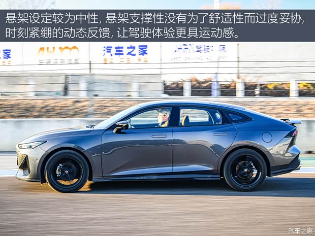 長(zhǎng)安汽車(chē) 長(zhǎng)安UNI-V 2022款 1.5T 智慧領(lǐng)航型