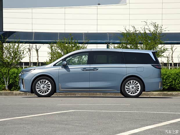 岚图汽车 梦想家 2022款 低碳版 梦+智享包 岚图汽车 梦想家 2022款 低碳版 梦+智享包