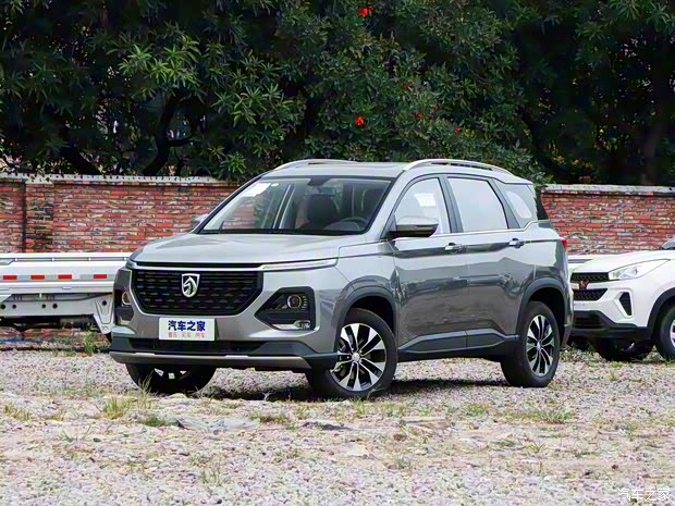 上汽通用五菱 寶駿530 2021款 全球車周年紀念版 1.5T CVT尊貴互聯(lián)型 6座