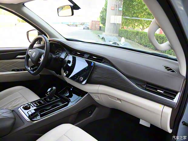 郑州日产 锐骐7 2022款 2.3T自动四驱柴油旗舰型M9T