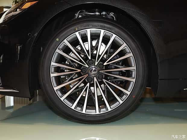 雷克薩斯 雷克薩斯LS 2024款 500h 行政版
