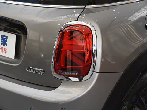 2021款 1.5T COOPER 艺术家 五门版 2021款 1.5T COOPER 艺术家 五门版