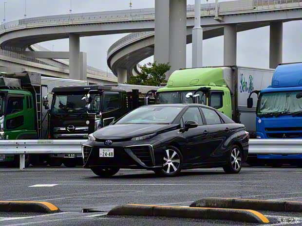 丰田(进口) Mirai 2015款 基本型 丰田(进口) Mirai 2015款 基本型