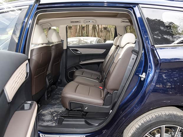 比亚迪 宋MAX新能源 2022款 DM-i 105KM 旗舰型