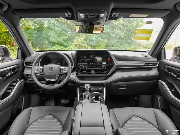 一汽丰田 皇冠陆放 2022款 2.5L HEV四驱尊贵版