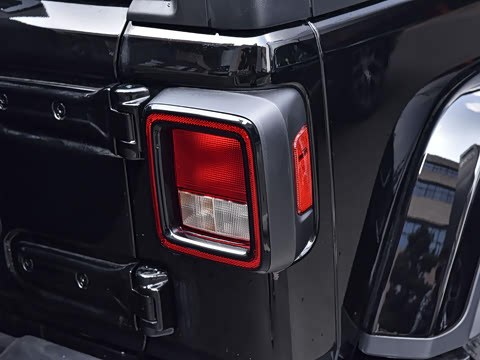 2021款 2.0T 撒哈拉两门版 2021款 2.0T 撒哈拉两门版