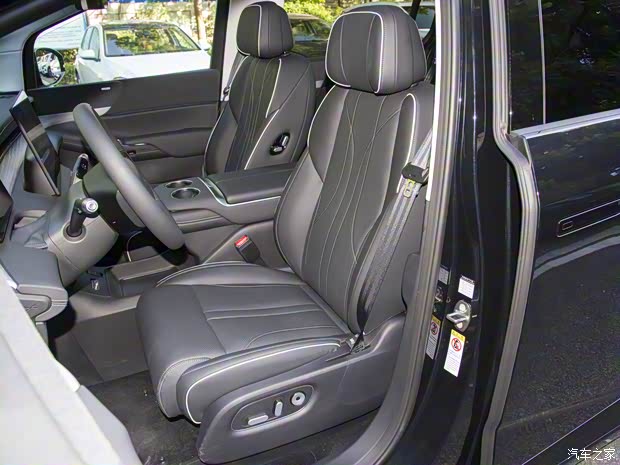 小鵬汽車 小鵬X9 2023款 前驅(qū) 磷酸鐵鋰