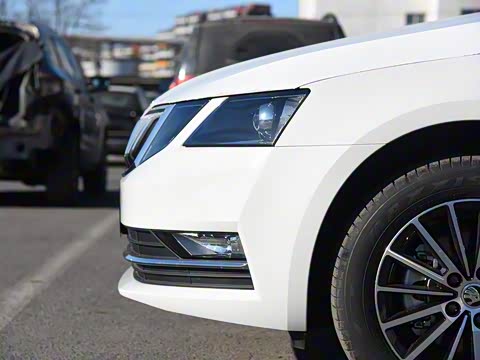 2019款 1.5L 自动豪华版 2019款 1.5L 自动豪华版