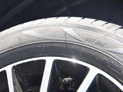 2019款 1.5L 自动豪华版 2019款 1.5L 自动豪华版