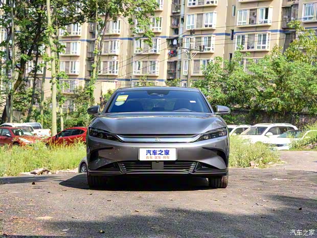 比亚迪 汉 2022款 EV 创世版 715KM前驱旗舰型