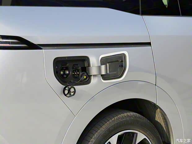 小鵬汽車 小鵬X9 2023款 前驅(qū) 三元鋰