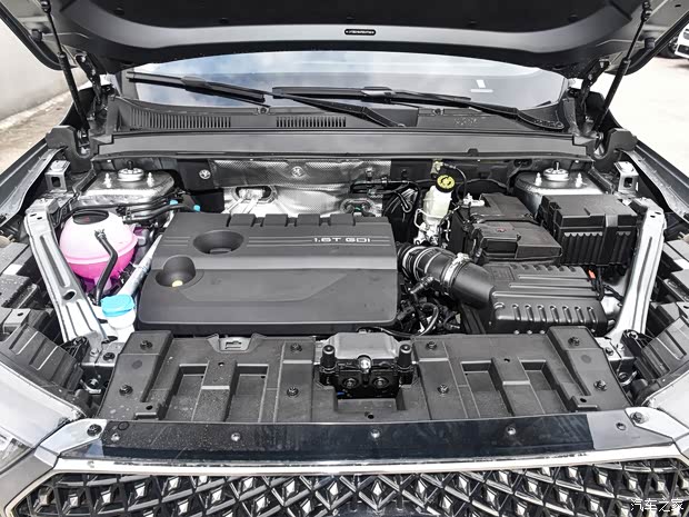 奇瑞汽车 瑞虎8 PLUS 2024款 冠军版 290TGDI DCT豪情版 5座 奇瑞汽车 瑞虎8 PLUS 2024款 冠军版 290TGDI DCT豪情版 5座