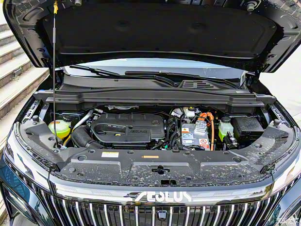 东风乘用车 皓极 2022款 1.5T MHD 500T 马赫双擎版 东风乘用车 皓极 2022款 1.5T MHD 500T 马赫双擎版