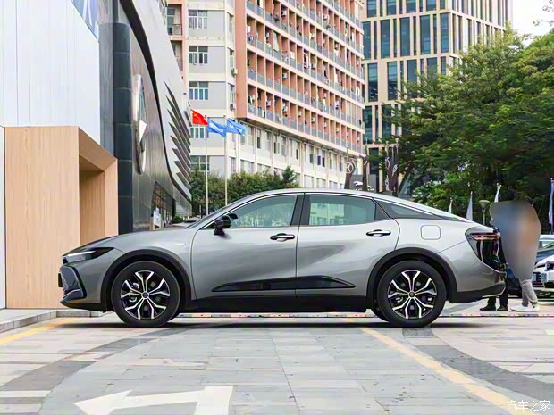 豐田(進口) 皇冠(進口) 2023款 雙擎 2.5L SportCross