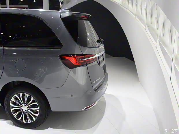 上汽通用別克 別克GL8 2021款 陸上公務(wù)艙 652T 謙雅定制版