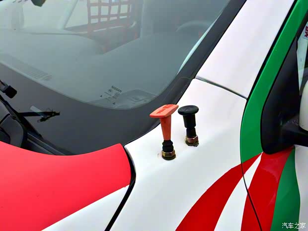 鄭州日產(chǎn) 納瓦拉 2017款 2.5L手動四驅(qū)旗艦版QR25