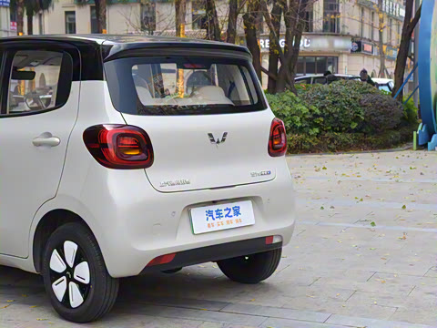 2025款 四门版 臻享+款 2025款 四门版 臻享+款