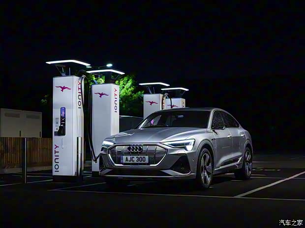 奧迪(進(jìn)口) 奧迪e-tron(進(jìn)口) 2021款 55 quattro Sportback S line 英國版 奧迪(進(jìn)口) 奧迪e-tron(進(jìn)口) 2021款 55 quattro Sportback S line 英國版