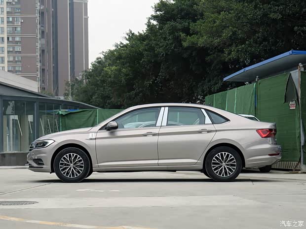 一汽-大众 速腾 2021款 200TSI 手动舒适智联版 一汽-大众 速腾 2021款 200TSI 手动舒适智联版