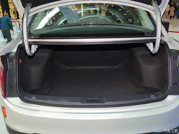 一汽红旗 红旗E-QM5 2022款 431km 充电乐享版