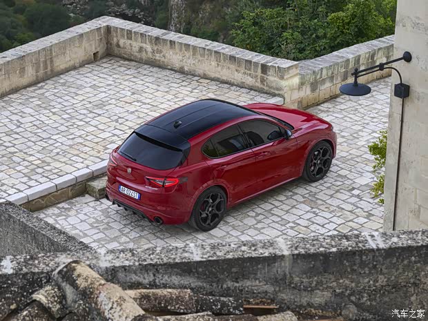 阿爾法·羅密歐 Stelvio斯坦維 2023款 Tributo Italiano 歐洲版