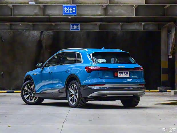 奥迪(进口) 奥迪e-tron 2019款 55 quattro 全球限量版Edition 1 奥迪(进口) 奥迪e-tron 2019款 55 quattro 全球限量版Edition 1
