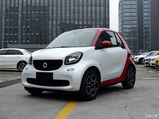 smart smart fortwo 2018款 0.9T 66千瓦敞篷先锋版 smart smart fortwo 2018款 0.9T 66千瓦敞篷先锋版