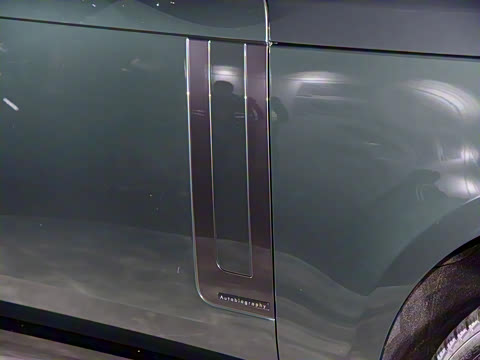 2023款 3.0 L6 400PS 典范加长版 2023款 3.0 L6 400PS 典范加长版