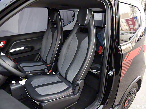 上汽通用五菱 宏光MINIEV 2022款 GAMEBOY 300km 玩咖款