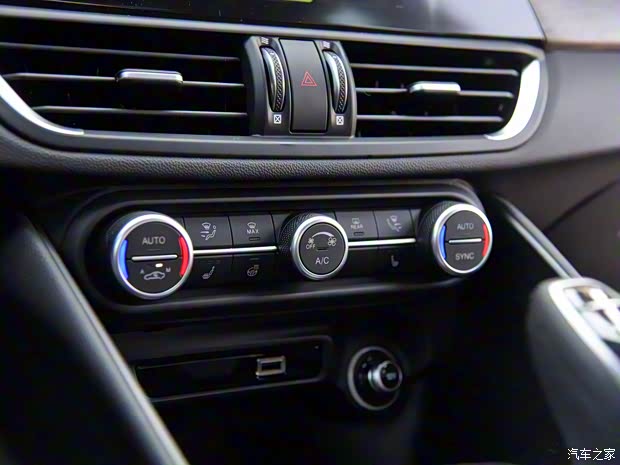 阿爾法·羅密歐 Giulia 2022款 2.0T 280HP Ti 駕控版