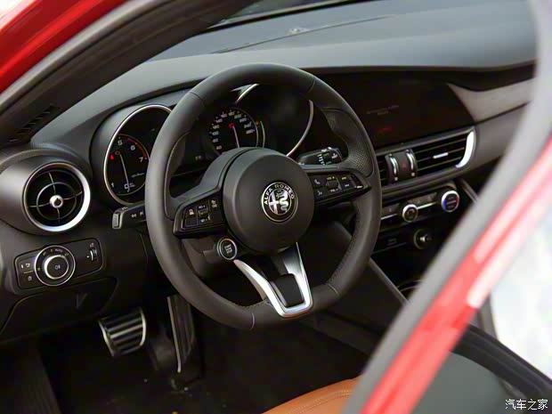 阿爾法·羅密歐 Giulia 2022款 2.0T 280HP Ti 駕控版