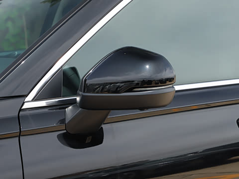 2024款 240TURBO 四驱尊耀版 5座 2024款 240TURBO 四驱尊耀版 5座