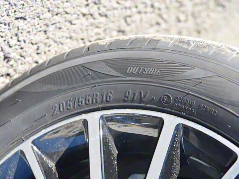 2019款 1.5L 自动豪华版 2019款 1.5L 自动豪华版