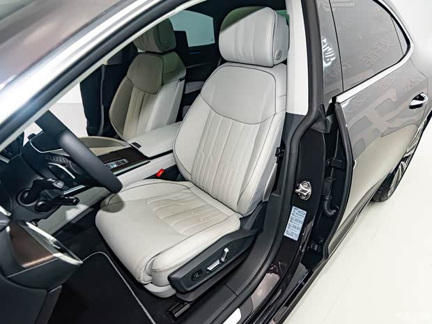 上汽奥迪 奥迪A7L 2024款 55 TFSI quattro S-line 高配版 上汽奥迪 奥迪A7L 2024款 55 TFSI quattro S-line 高配版