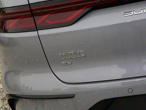 2025款 EV 智驾版 701KM尊荣型 2025款 EV 智驾版 701KM尊荣型