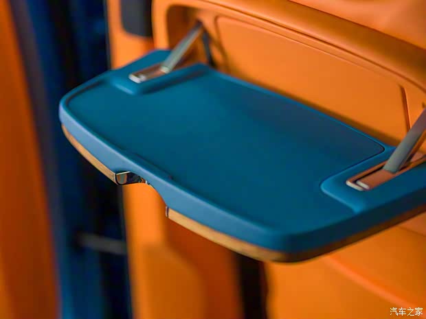 賓利 添越 2024款 4.0T V8 長(zhǎng)軸距MULLINER版