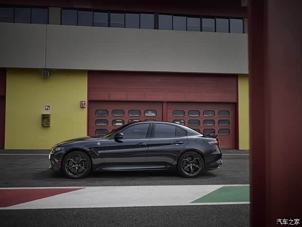 阿爾法·羅密歐 Giulia朱麗葉 2024款 Quadrifoglio Super Sport