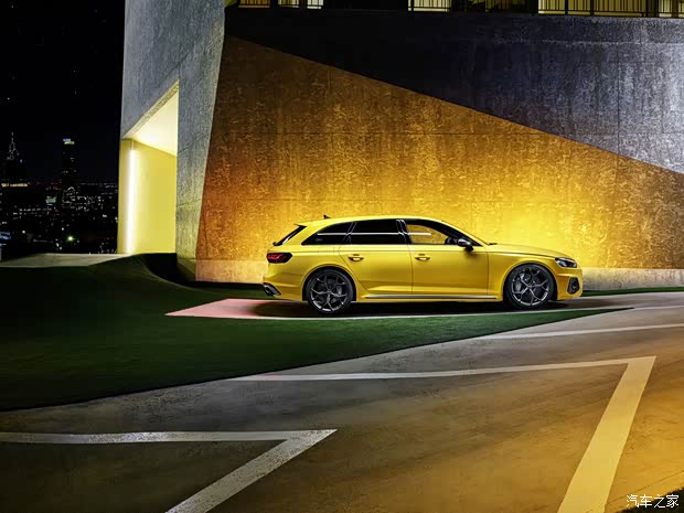 Audi Sport 奥迪RS 4 2024款 RS4 Avant edition 25 years Audi Sport 奥迪RS 4 2024款 RS4 Avant edition 25 years