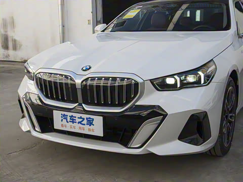 2025款 530Li 领先型 M运动套装 2025款 530Li 领先型 M运动套装